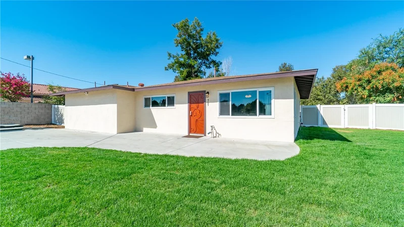 905 Santa Fe, Hemet, CA 92543