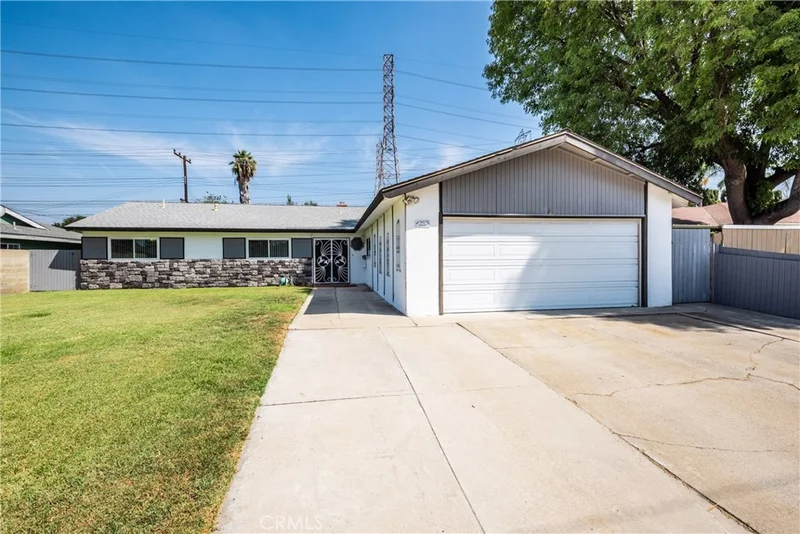 1147 E Trenton Avenue E, Orange, CA 92867