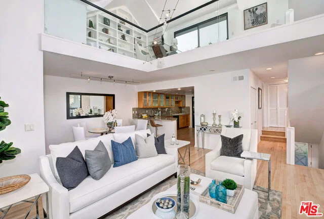 1235 Yale #6, Santa Monica, CA 90404