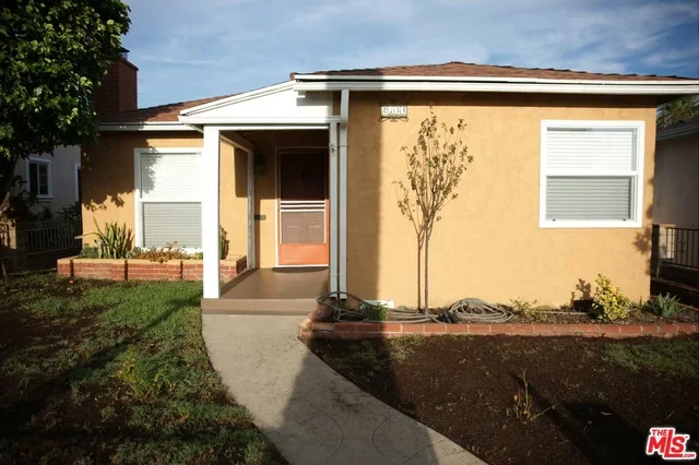 2754 Delta, Long Beach, CA 90810