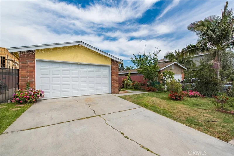 2304 Carmona, Los Angeles, CA 90016