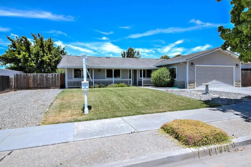 1030 Cedar, Hollister, CA 95023