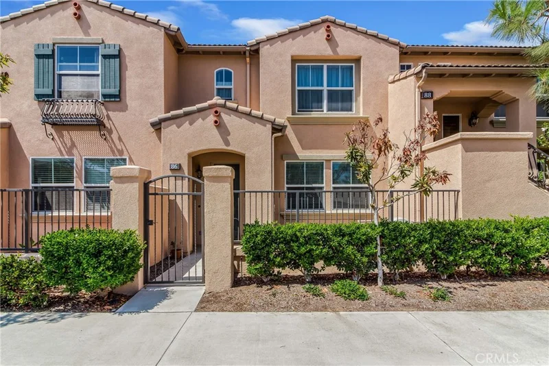 86 Trailing Vine, Irvine, CA 92602
