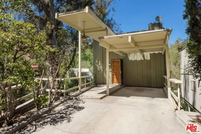 8874 Lookout Mountain, Los Angeles, CA 90046