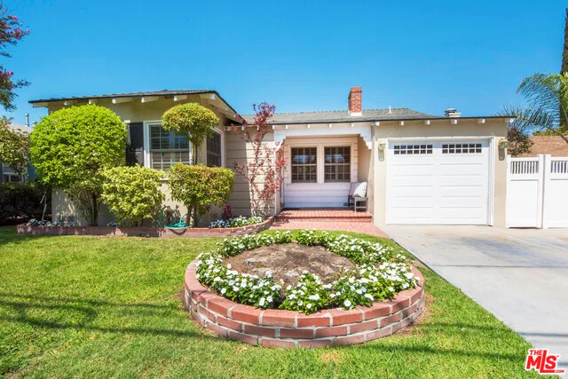 10257 Camarillo, Toluca Lake, CA 91602