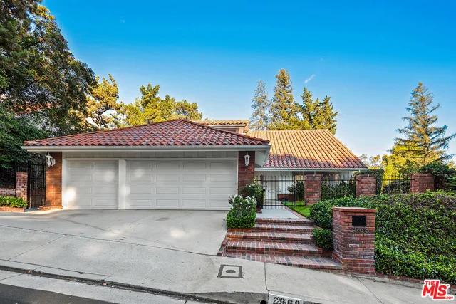 2968 Nicada, Los Angeles, CA 90077