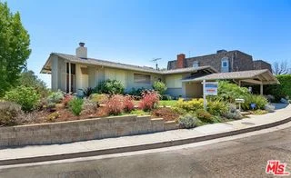 555 Greencraig, Los Angeles, CA 90049