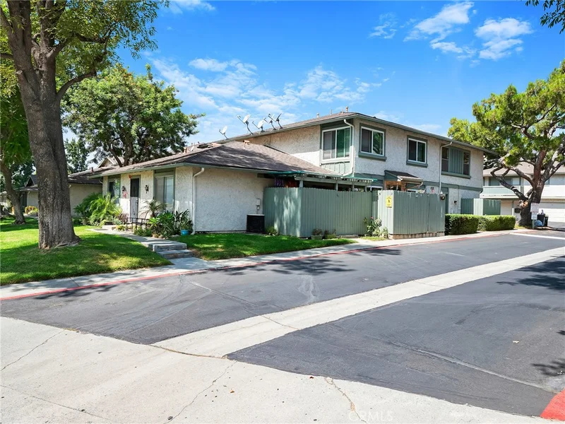 865 13th #1, Azusa, CA 91702
