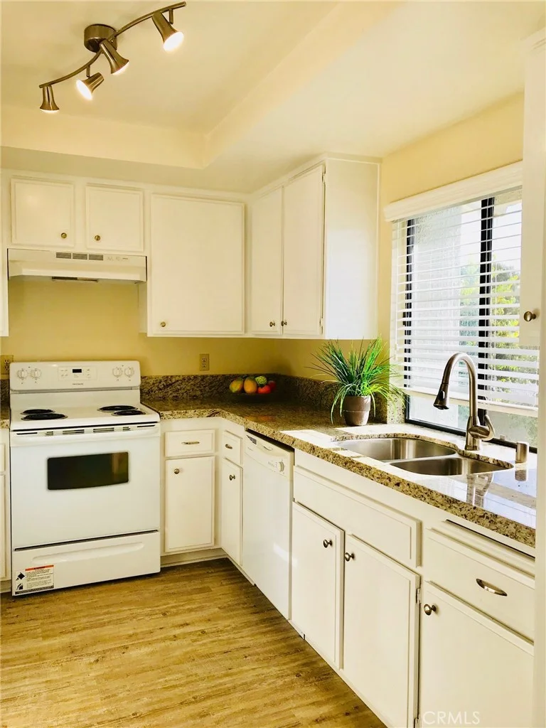 8633 Portola #17E, Huntington Beach, CA 92646