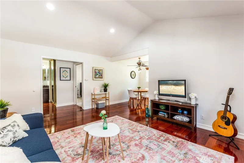 124 Streamwood, Irvine, CA 92620