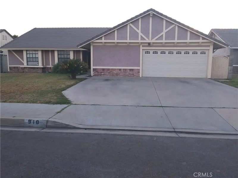 910 Smoke Tree, Rialto, CA 92376