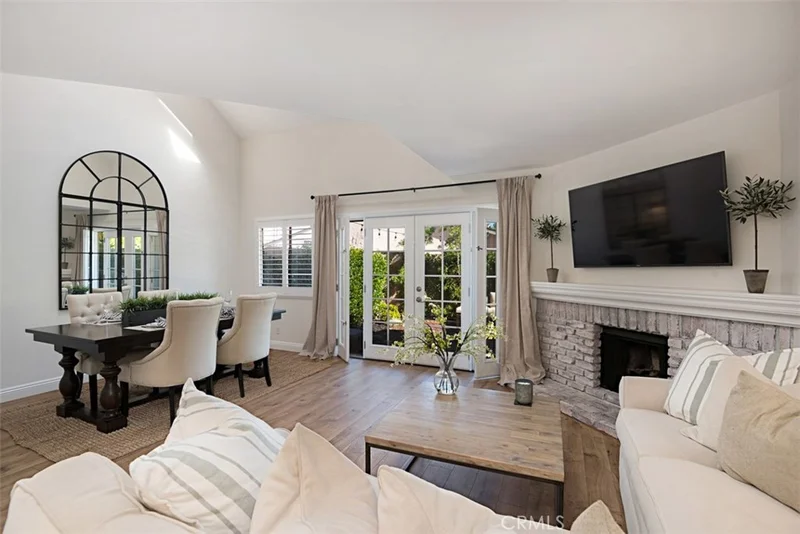 2554 Elden #C102, Costa Mesa, CA 92627