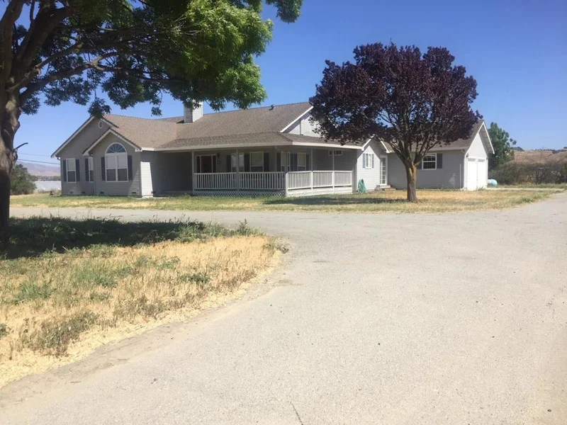 19 Riverside, Hollister, CA 95023