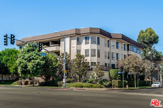 10409 Riverside #204, Toluca Lake, CA 91602