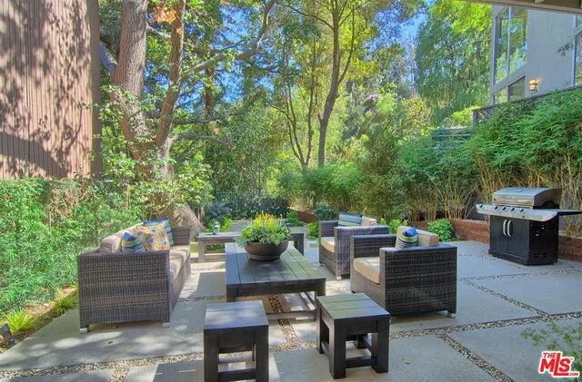 8786 Lookout Mountain, Los Angeles, CA 90046