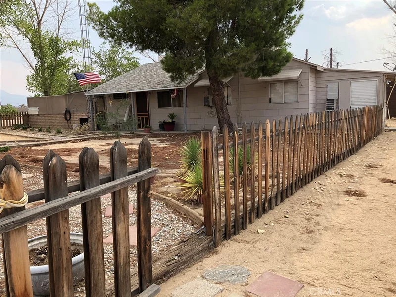 26042 Avenue U8, Llano, CA 93544