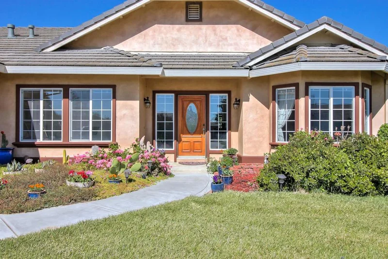 6155 Dunnville, Hollister, CA 95023