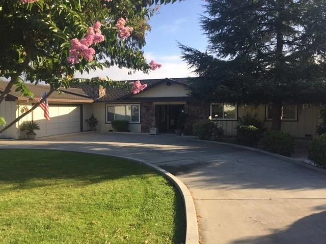 105 Rays, Hollister, CA 95023