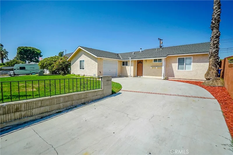 18447 Renwick, Azusa, CA 91702