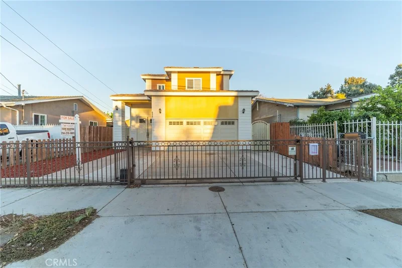 613 Raitt, Santa Ana, CA 92703