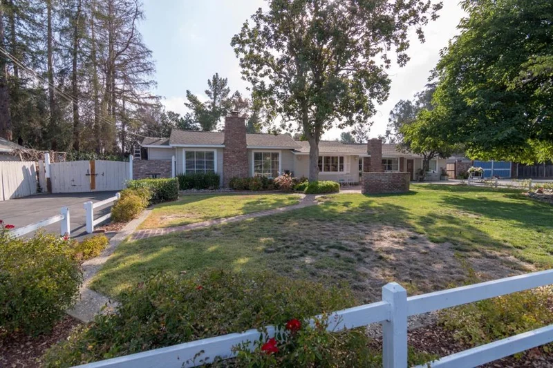 900 Old Orchard, Campbell, CA 95008
