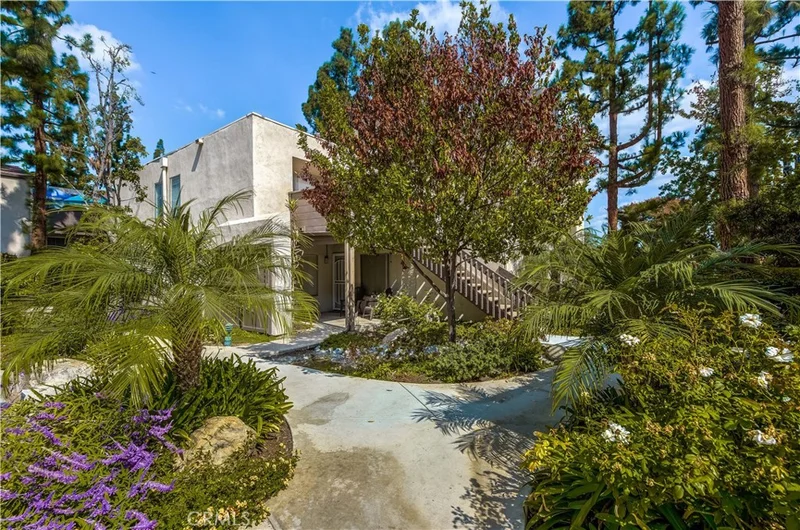 1250 Cabrillo Park #D, Santa Ana, CA 92701