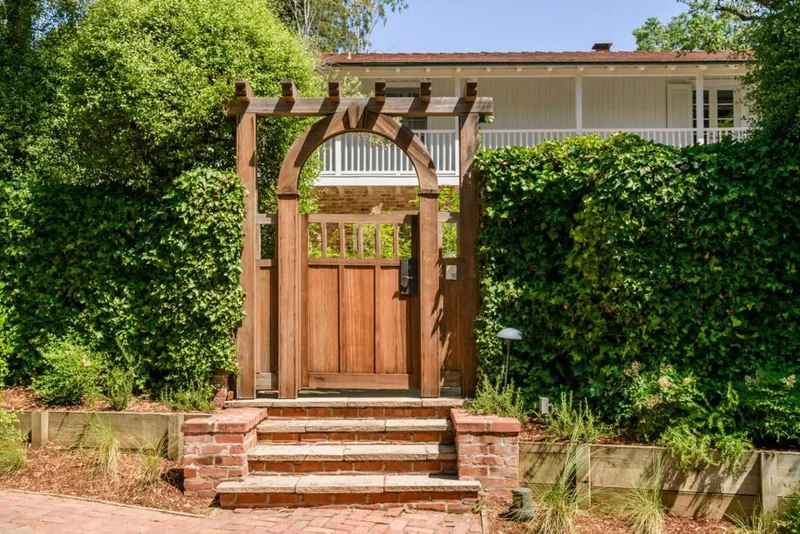 510 Hayne, Hillsborough, CA 94010
