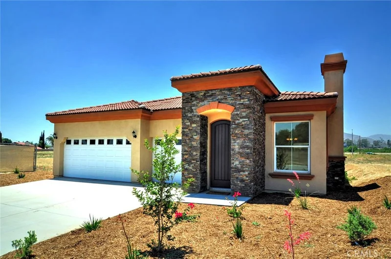1039 Kiwi Grove, Riverside, CA 92501