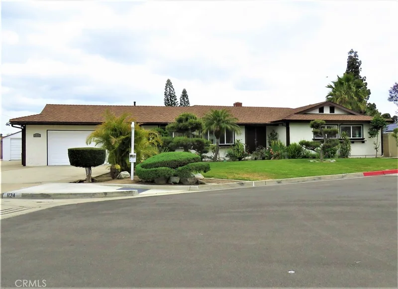 1124 La Entrada, Anaheim, CA 92801