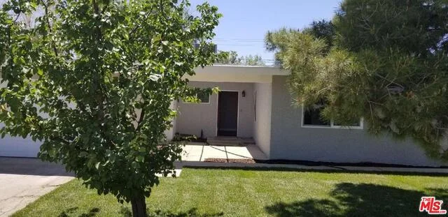 1050 Avenue J14, Lancaster, CA 93534
