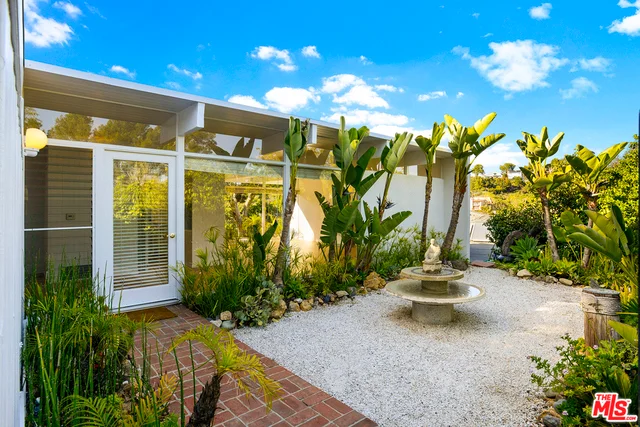 8828 Hollywood Hills, Los Angeles, CA 90046