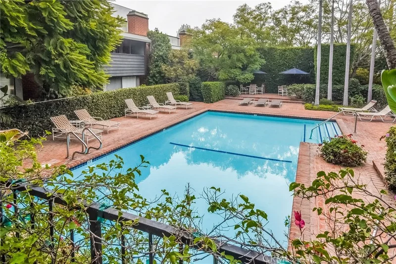 11767 Sunset #203, Brentwood, CA 90049