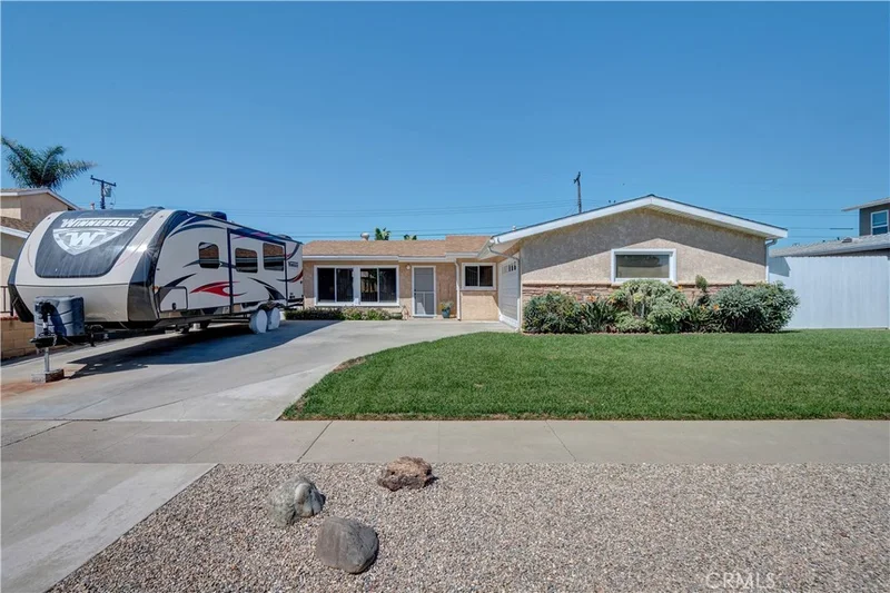 892 Senate, Costa Mesa, CA 92627