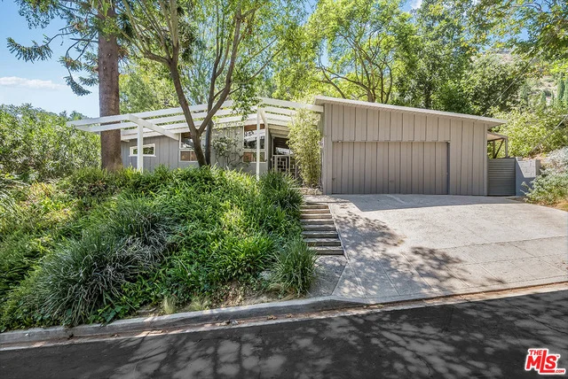 9008 Wonderland Park, Los Angeles, CA 90046