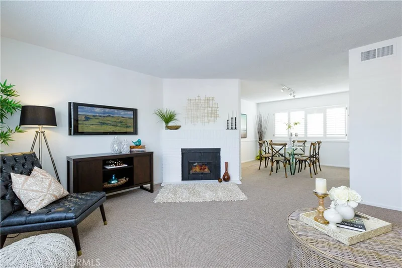 11643 Chandler #108, North Hollywood, CA 91601