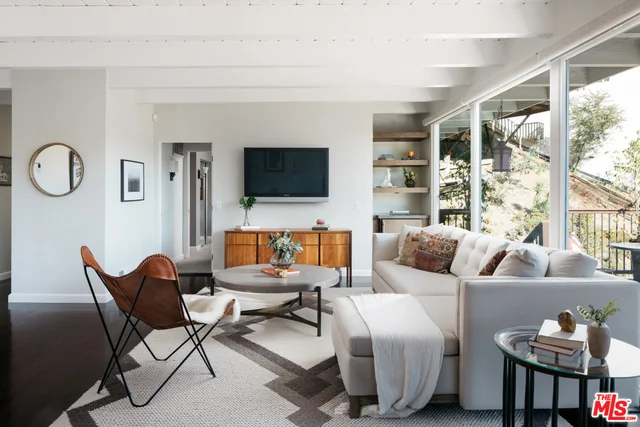 8732 Skyline, Los Angeles, CA 90046