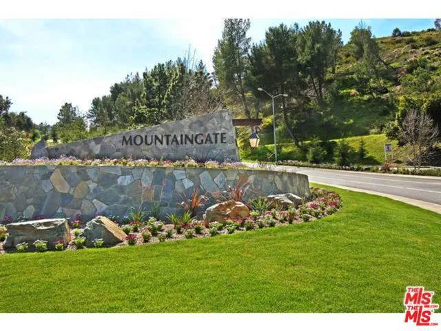 12374 Ridge, Los Angeles, CA 90049