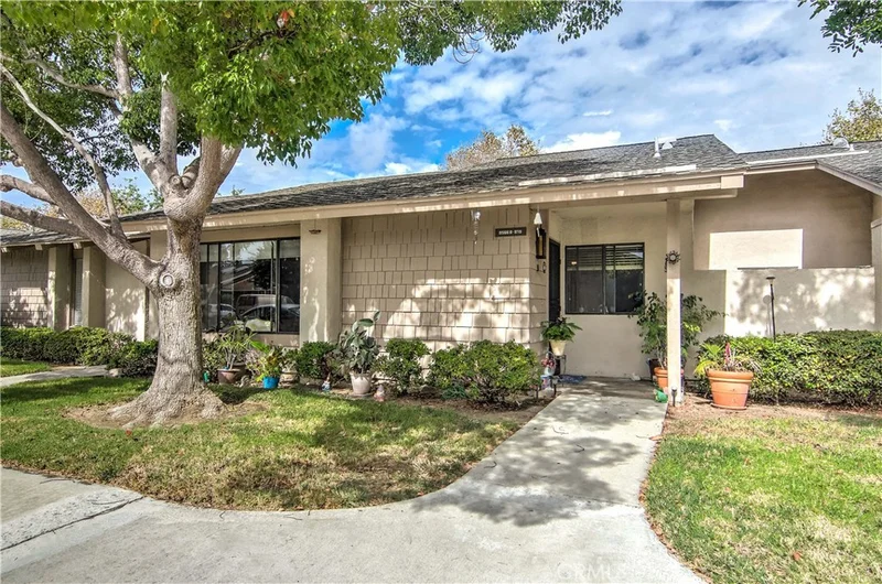 8566 Trinity #819 B, Huntington Beach, CA 92646