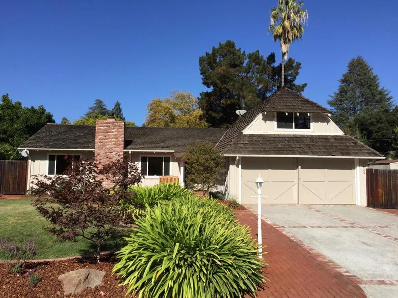 1025 Robinhood, Los Altos, CA 94024