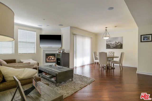 4237 Longridge Avenue 302, Studio City, CA 91604