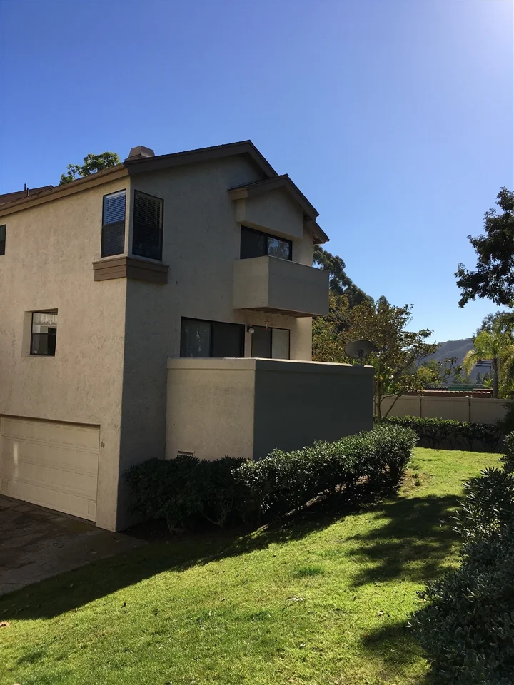 2714 Ariane Dr 18, San Diego, CA 92117