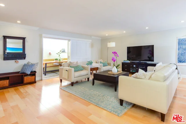 11730 Mayfield #102, Los Angeles, CA 90049