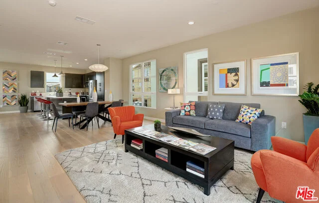 2700 Chaucer #48, Los Angeles, CA 90065