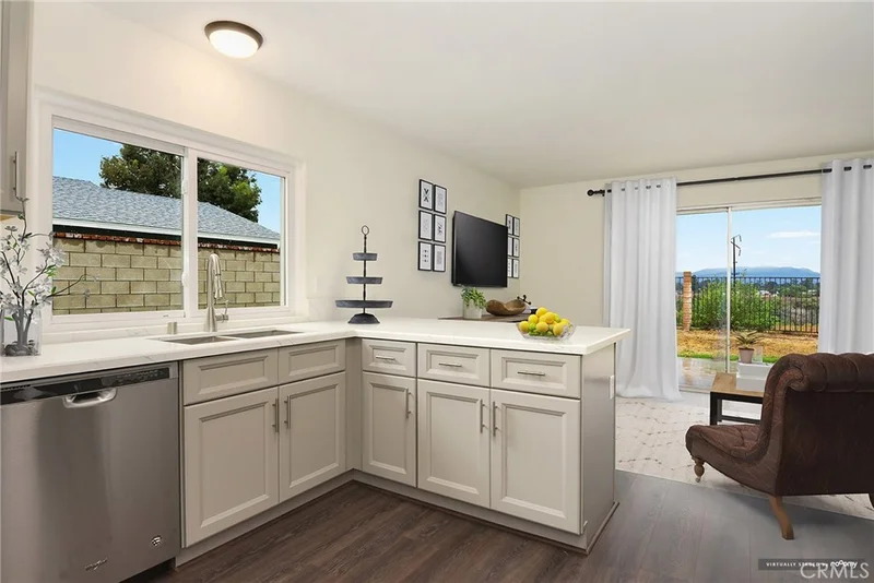 10077 Julian, Riverside, CA 92503