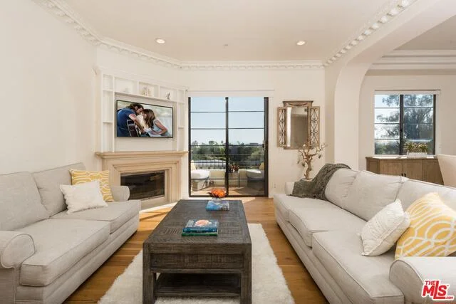 453 Barrington #405, Los Angeles, CA 90049