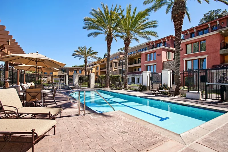 1000 Genter St #101, La Jolla, CA 92037