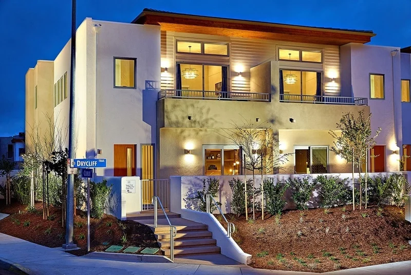 5571 Corum Ct. #15, San Diego, CA 92130
