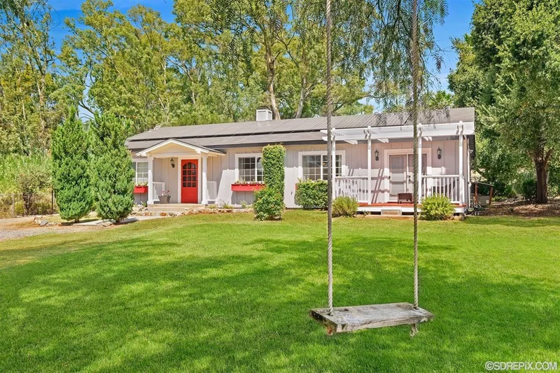 1020 Bear Valley Rd, Escondido, CA 92025