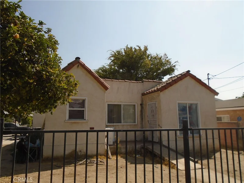 8704 Beach, Los Angeles, CA 90002