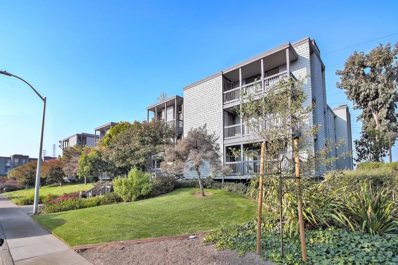 615 Port #101, San Mateo, CA 94404